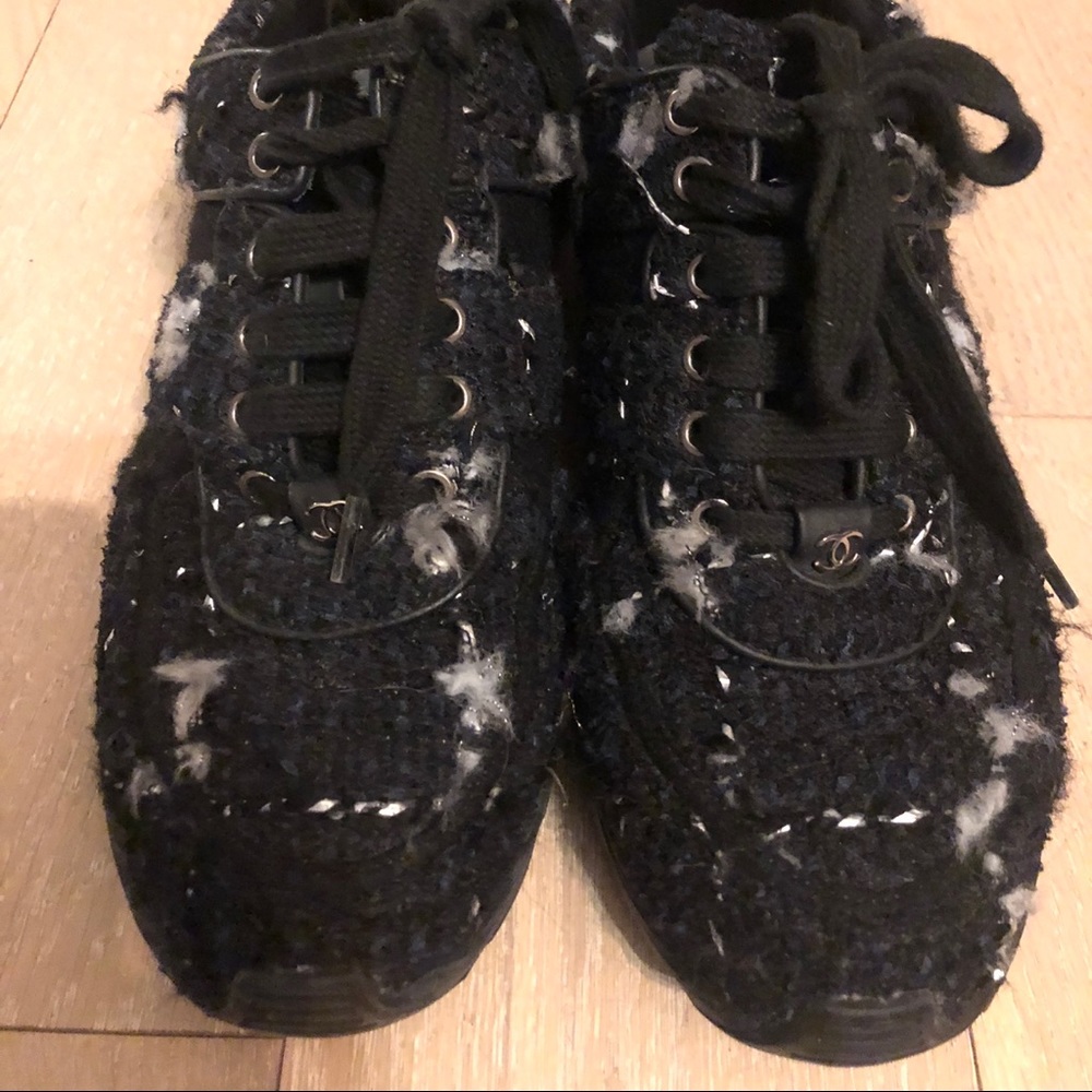 Rare Chanel size 38 tweed tennis shoes